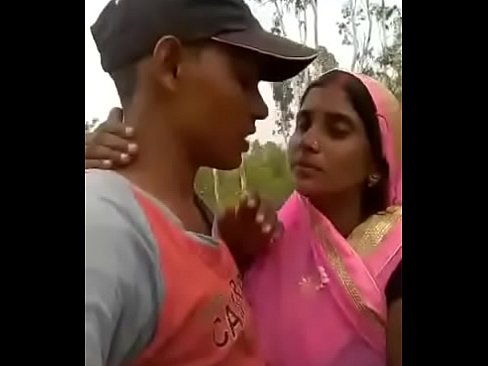 Electric B. reccomend two babhi photo kissing