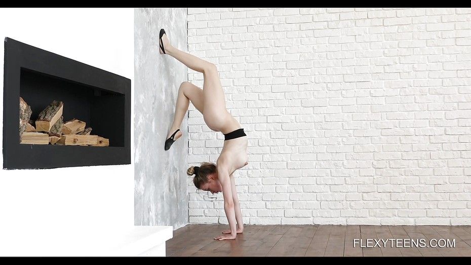 Naked gymnast klara lookova spreading