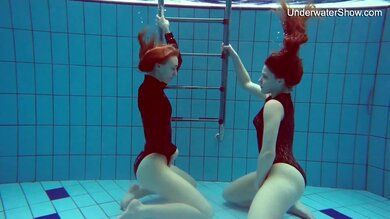 Ace reccomend swimmer girl teases underwater with piece
